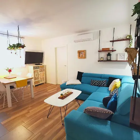 Colors Apartment Split