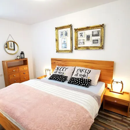 Colors Apartment Split
